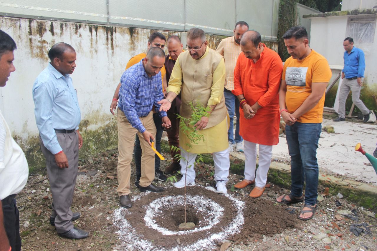 देहरादून : कैबिनेट मंत्री जोशी ने हिमालय बचाओ अभियान में किया प्रतिभाग