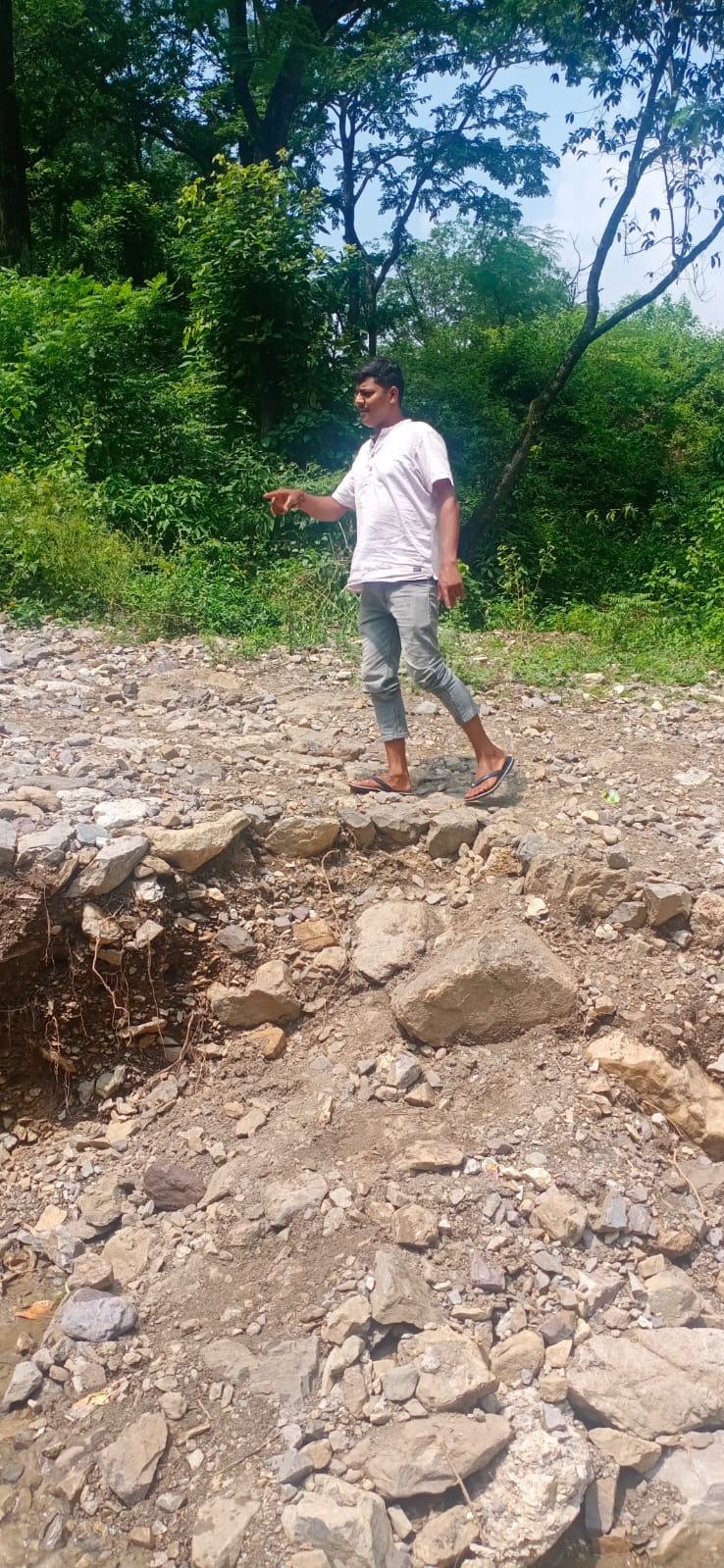 ऋषिकेश में कमाल: 500 मीटर का रास्ता पार करने के लिए 5 किमी चलना पढ़ता है। पुल आज तक नहीं बना है। ,सभी की सरकार पर निगाहें