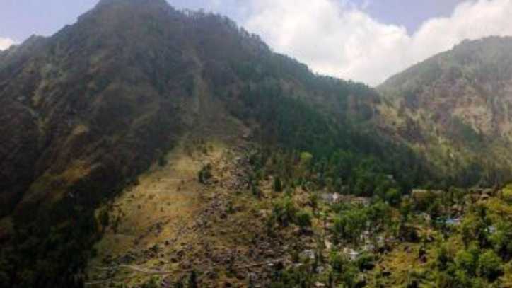 कोटद्वार : जंगल से घास लेने गई महिला का पैर पहाड़ी से फिसला, सिर पर 22 टांके आये