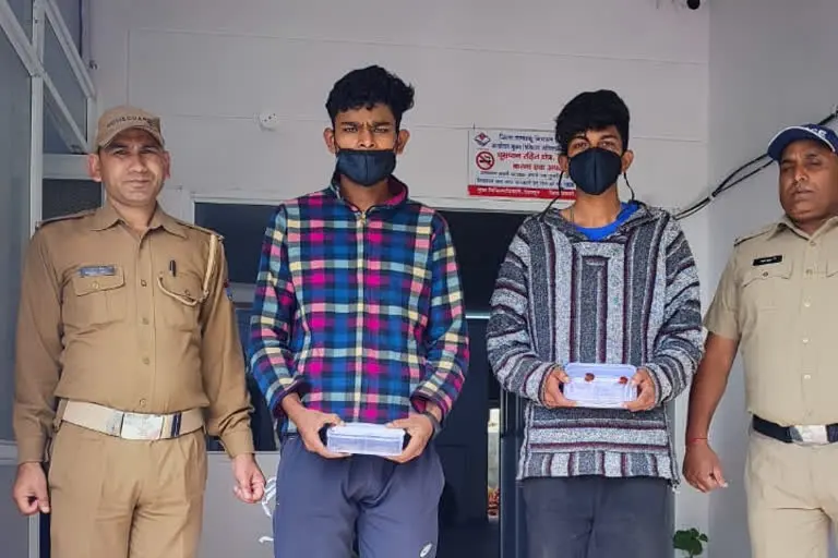 मसूरी में होटल शिवा पैलेस के रिसेप्शन कक्ष का ताला तोड़कर चोर गल्ले से पैसे लेकर फरार , सीसीटीवी फुटेज के आधार पर दो आरोपित गिरफ्तार
