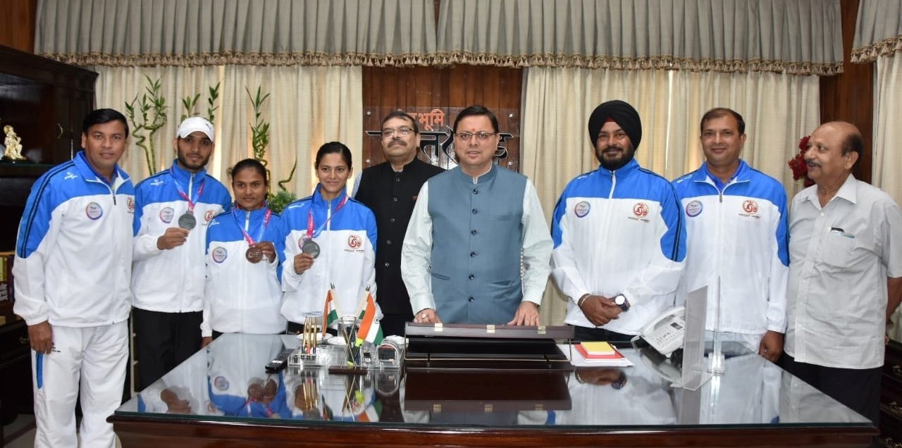 देहरादून : मुख्यमंत्री ने 36वें राष्ट्रीय खेलों के एथलेटिक्स पदक विजेता को किया सम्मानित