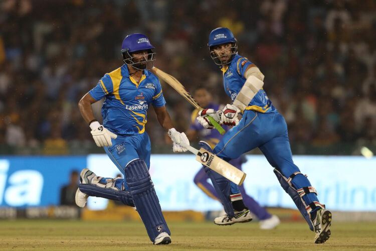 क्रिकेट : नमन ओझा के शतक की बदौलत इंडिया लीजेंड्स ने फाइनल में श्रीलंका को 33 रन से हराया