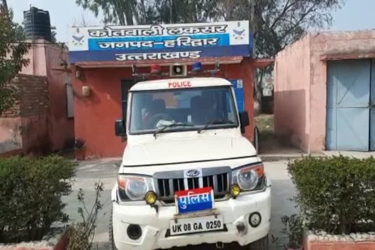 लक्सर में नवनिर्वाचित मुखिया के घर में घुसे मारपीट, केस दर्ज