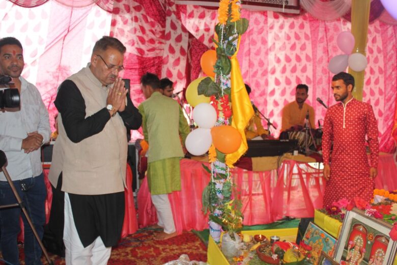 देहरादून : सरोना गांव पहुंचे मंत्री गणेश जोशी ने श्रीमद भागवत कथा में किया प्रतिभाग