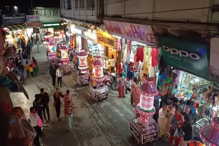 मसूरी में धूमधाम से मनाई गई महर्षि वाल्मीकि जयंती, जगह-जगह शोभायात्रा का स्वागत किया गया