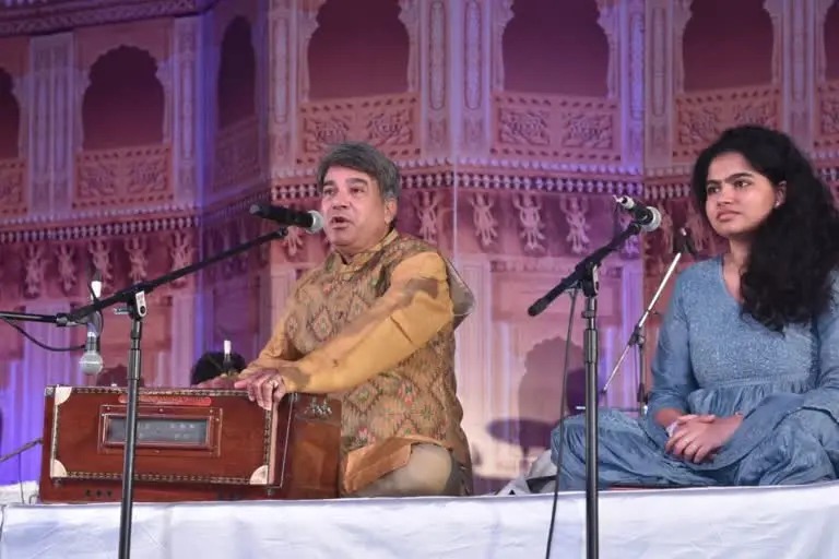 देहरादून : सुरेश वाडकर का जादू विरासत में चला , गानों पर दर्शकों ने जमकर किया डांस