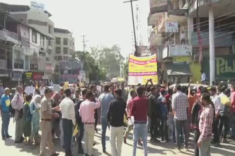 देहरादून : आयोग की परीक्षाएं रद्द करने की सिफारिश पर चयनित अभ्यर्थियों में गुस्सा , पूछा- हमारी क्या गलती है