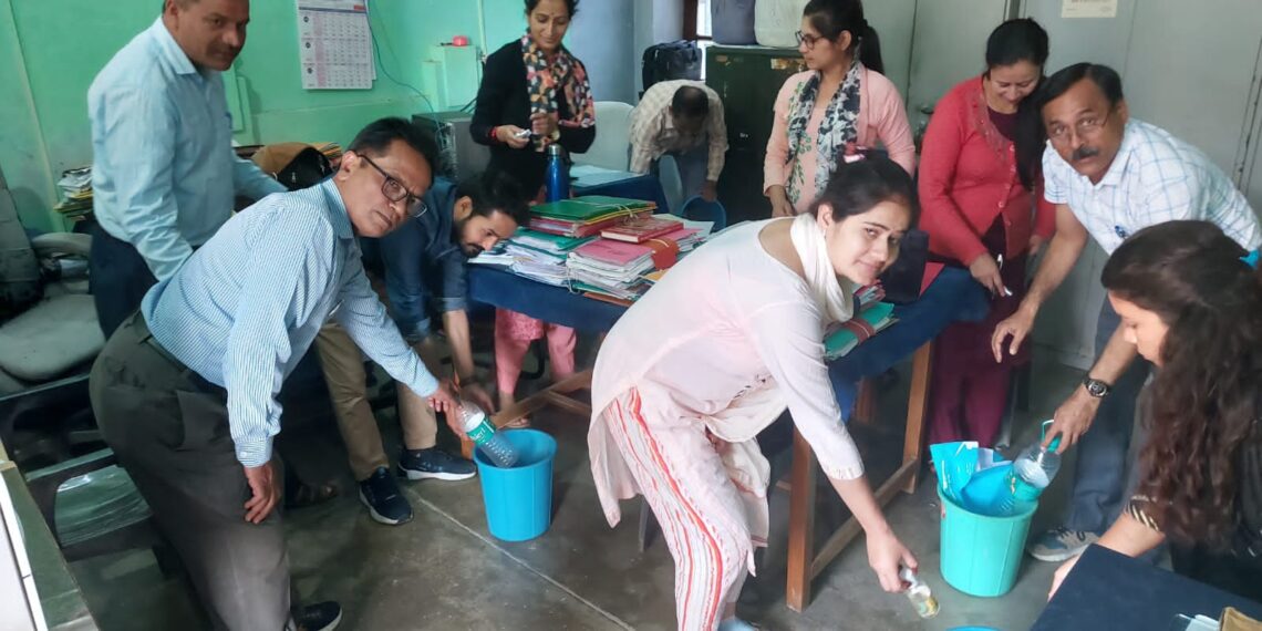 टिहरी गढ़वाल : जिलाधिकारी डॉ सौरव गहरवार के निर्देश पर समस्त जिले में सफाई अभियान चलाया गया