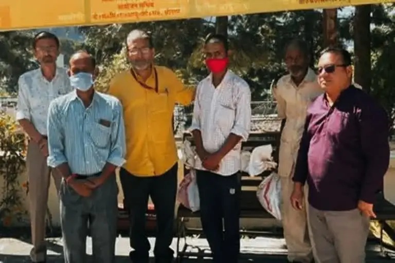 श्रीनगर : निक्षय मित्र बने मेडिकल कॉलेज श्रीनगर के डॉक्टर, आठ क्षय रोगियों को गोद लिया