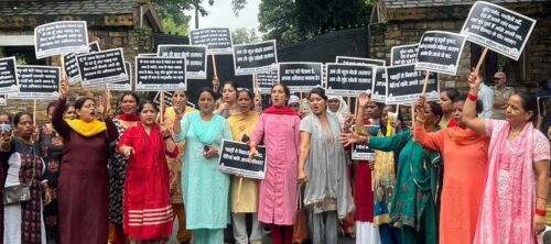 देहरादून : राज्य में सरकारी नौकरियों में महिलाओं के लिए 30 फीसदी क्षैतिज आरक्षण समेत 10 विधेयक सदन में पेश किए गए