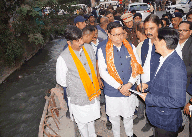 हल्द्वानी : सड़कों को जल्द से जल्द गड्ढा मुक्त किया जाए, कोई लापरवाही न हो : सीएम