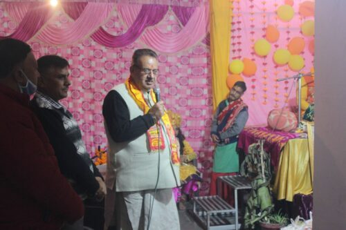 देहरादून : कंडोली में श्रीमद्भागवत महापुराण के समापन कार्यक्रम में प्रतिभाग करते मंत्री जोशी