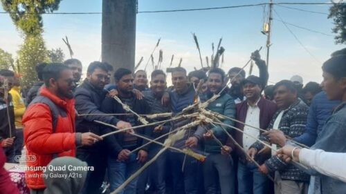 मसूरी : मसूरी में आज धूमधाम से मनाया गया बग्वाल का त्योहार, रासो, तांदी व सराई नृत्यों पर लोगों ने किया जमकर डांस