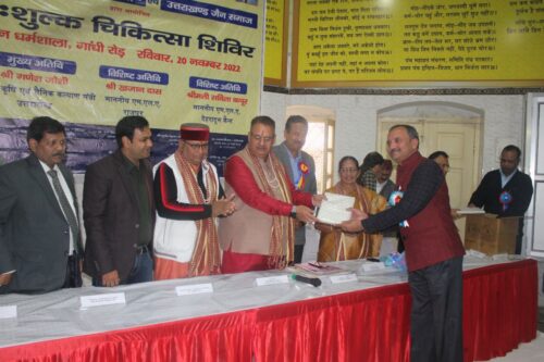 देहरादून : यूनेस्को क्लब द्वारा आयोजित स्वास्थ जाँच शिविर का उद्घाटन करते मंत्री गणेश जोशी