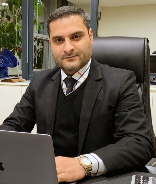 मुंबई : निर्माता प्रदीप रंगवानी की फिल्में 'लेट्स मीट और "गुठली लड्डू' फिल्म बाजार, इफ्फी, गोवा में दिखाई जाएंगी।