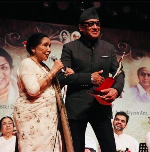 मुंबई : जैकी की फिल्म "लाइफ ईज गुड" के लिये आशा भोसले ने पहली बार सिम्फनी के लिये आवाज दी