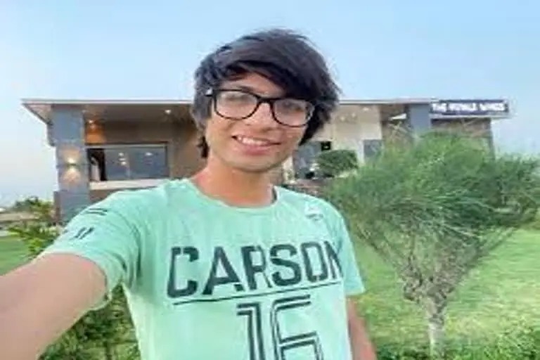 हल्द्वानी : देश के जाने माने व्लॉगर सौरभ जोशी के घर चोरी हुई , चोरों ने मौके पर ही सबूत मिटाये