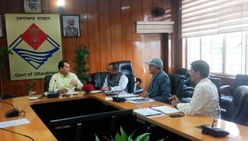 देहरादून : शहरी विकास मंत्री डा. प्रेमचंद अग्रवाल ने विभागीय अधिकारियों के साथ समीक्षा बैठक की