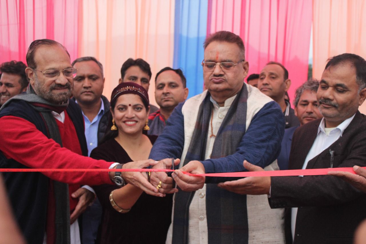 Cabinet Minister Ganesh Joshi inaugurating the Yamuna Sharad Mela 2022 organized at Dakpathar.