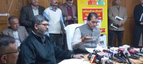 देहरादून : सूबे के वित्त मंत्री डॉ0 प्रेम चन्द अग्रवाल द्वारा उत्तराखण्ड की महत्वपूर्ण योजना “बिल लाओ ईनाम पाओ“ का रिमोट दबाकर उद्घाटन किया।