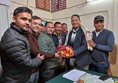 मसूरी : मसूरी में उत्कृष्ट कार्य करने पर एसडीएम नरेश चंद्र दुर्गापाल को किया गया सम्मानित