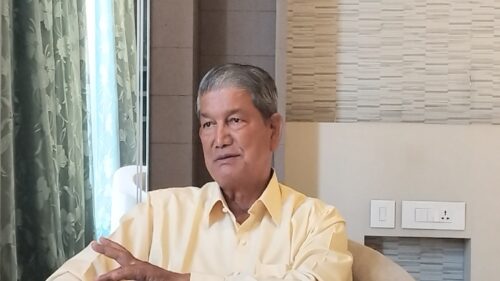 हरीश रावत का पलटवार: 'दाढ़ी रखने से कोई गुरु रवींद्रनाथ टैगोर नहीं हो जाता'