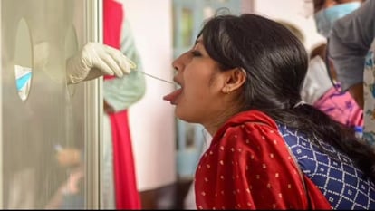 बड़ी ब्रेकिंग:- उत्तराखंड आने वाले पर्यटकों पर कोविड टेस्ट की बाध्यता नहीं है, लेकिन सावधानी बरतनी होगी