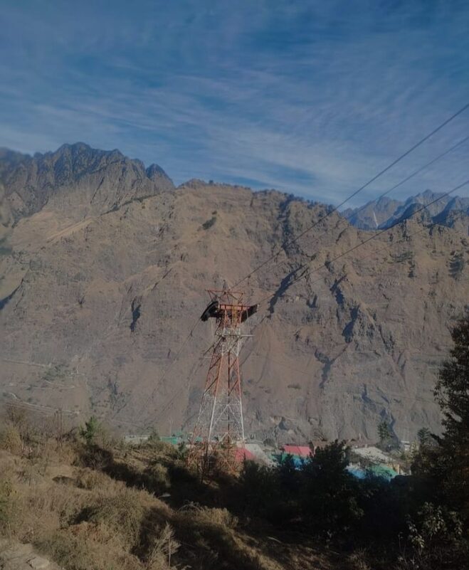 भारत के सबसे लंबे रोपवे को भूस्खलन से खतरा है।