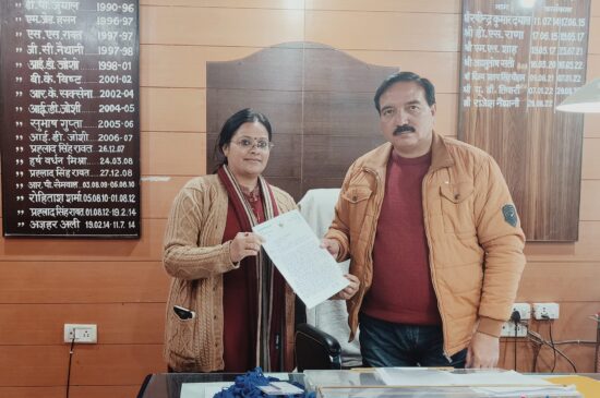 मसूरी : मसूरी नगरपालिका सभासद गीता कुमाई ने नगर पालिका परिषद मसूरी को माल रोड झूला घर में लगे बोलार्ड व बैरियर के संबंध में एक पत्र लिखा