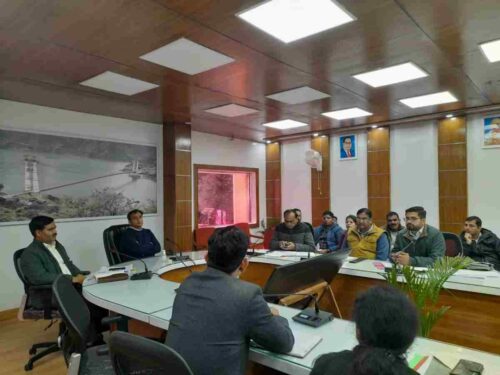 टिहरी: सड़क सुरक्षा सलाहकार समिति की बैठक टिहरी जिलाधिकारी डॉ. सौरभ गहरवार की अध्यक्षता में हुई.