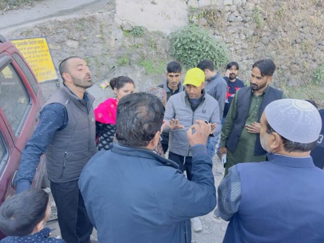 मसूरी : जम्मू कश्मीर के 47 ग्राम प्रधानों ने क्यारकुली भट्टा गांव का किया निरीक्षण, पेयजल योजना के कार्यों पर जताई संतुष्टि