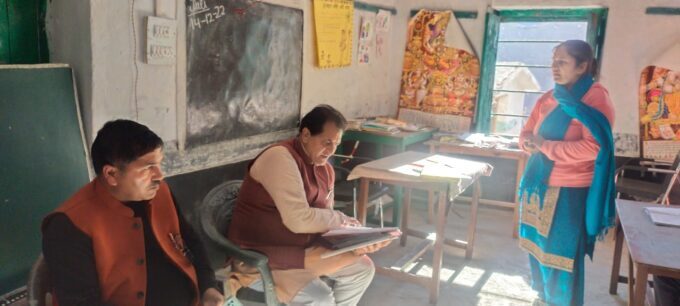 विकासनगर : कैबिनेट मंत्री डॉ प्रेमचंद अग्रवाल ने राजकीय प्राथमिक विद्यालय बाढो कालसी का औचक निरीक्षण क़िया।