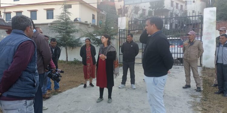 टिहरी : जिलाधिकारी डॉ. सौरव गहरवार ने विभिन्न स्थानों का स्थलीय निरीक्षण किया