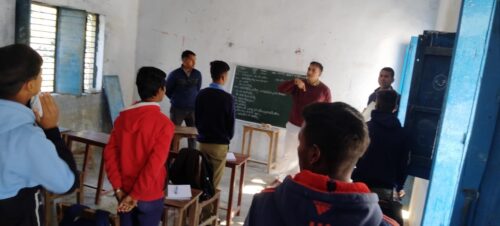 टिहरी : जिलाधिकारी डॉ सौरभ गहरवार ने राजकीय इंटर कॉलेज ढुंगीधार का औचक निरीक्षण किया