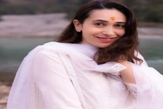 ऋषिकेश : बॉलीवुड के मशहूर कपूर खानदान की लाडली एक्ट्रेस करिश्मा कपूर ऋषिकेश में वादियों और गंगा की लहरों के साथ मस्ती करती नजर आई