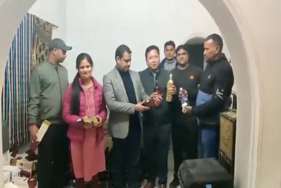 देहरादून : महंगे होलोग्राम से बिक रही थी चंडीगढ़ की सस्ती शराब, 130 पेटी बरामद