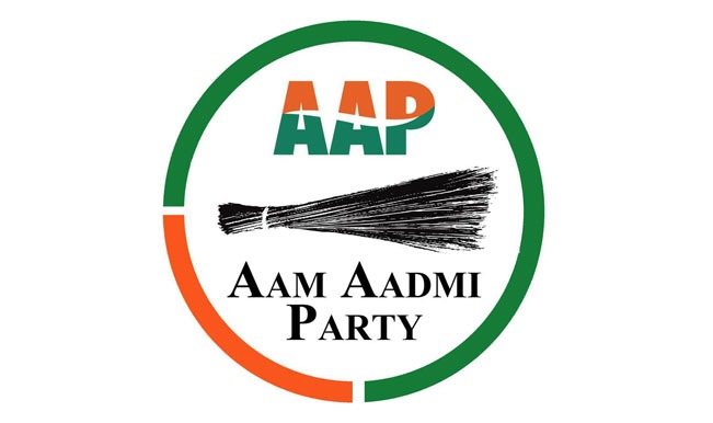 नई दिल्ली : एमसीडी में भी 'झाड़ू' खिली , बीजेपी की 15 साल की सत्ता छीनकर आप ने पाया बहुमत