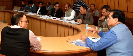 देहरादून : प्रदेश के वित्त मंत्री प्रेम चन्द अग्रवाल ने विधानसभा स्थित सभाकक्ष में वित्तीय वर्ष 2022-23 में संसाधन वृद्धि के संबंध में समीक्षा बैठक की अध्यक्षता की।