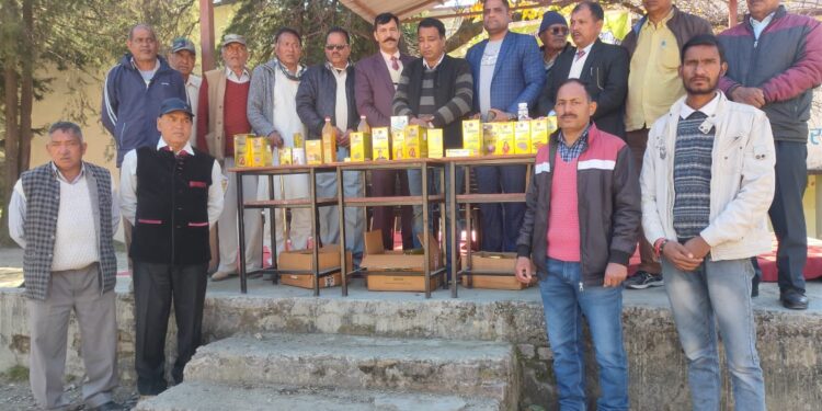 टिहरी : आयुर्वेदिक जागरूकता शिविर का आयोजन पूर्व सैनिक संगठन जौनपुर सकलाना के सहयोग से किया गया