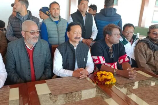 मसूरी : माहरा ने डीजीपी को फेल बताते हुए मांगा इस्तीफा, कहा- पुलिस की लाठी का जवाब कांग्रेस गुलाब से देगी