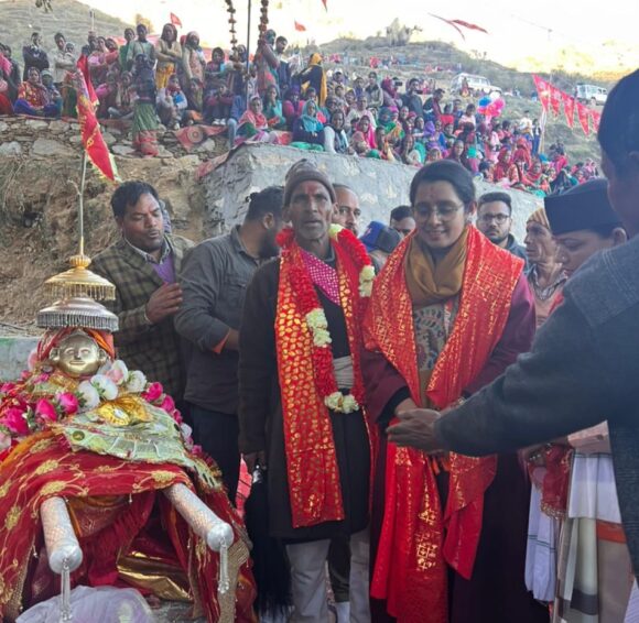 टिहरी के माँ दूध्याड़ी देवी मंदिर के बारह वर्षीय मेले में मुख्य अतिथि के रूप में प्सम्मिलित हुईं नेहा जोशी, राष्ट्रीय उपाध्यक्ष भारतीय जनता युवा मोर्चा
