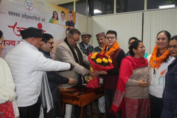 देहरादून : उत्तराखंड कृषि मंत्री गणेश जोशी ने अर्श और अर्चना बिष्ट को गोल्ड मेडल मिलने पर बधाई दी