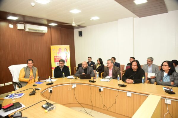 देहरादून : वित्त मंत्री डॉ प्रेम चंद अग्रवाल ने आज बिल लाओ, इनाम पाओ योजना का प्रथम मासिक ऑनलाइन लक्की ड्रा निकाला।
