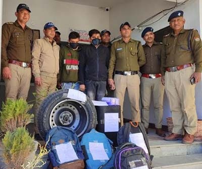 मसूरी पुलिस को उस वक्त बड़ी कामयाबी मिली जब उसने चोरी के सामान के साथ दो चोरों को गिरफ्तार किया .