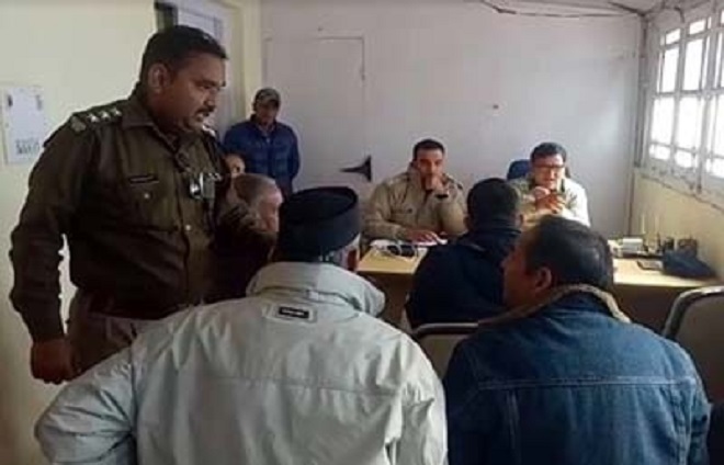 किंक्रेग की कार पार्किंग में टैक्सियाँ खड़ी करने को लेकर हुई बैठक बेनतीजा रही, टैक्सी संचालकों ने नाराजगी जताई