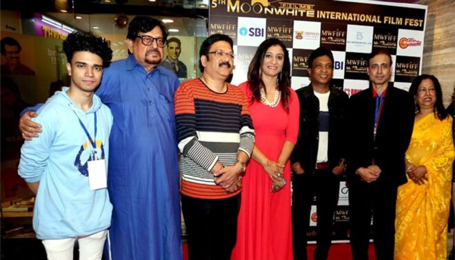 देवाशीष सरगम (राज), अनूप जलोटा, कोयल त्रिपाठी का म्यूजिक वीडियो 'बेहिजाब' लॉन्च