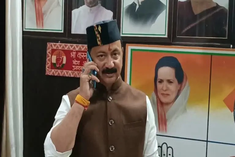 विधानसभा भर्ती घोटाला: महेंद्र भट्ट के बयान पर करन माहरा का पलटवार, कहा कि कांग्रेस की सरकार होती तो तथा कथित वीआइपी को सामने लाते।