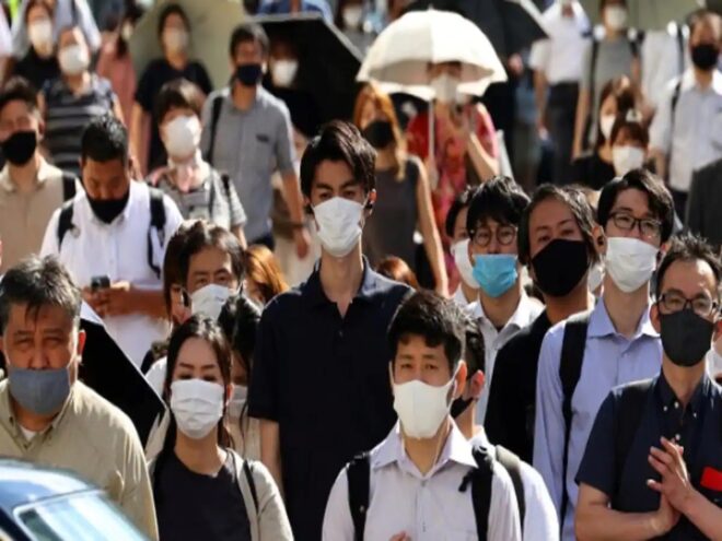 Coronavirus in Japan: कोरोना से जापान की हालत चीन से भी बदतर, एक दिन में आए 2 लाख से ज्यादा मामले