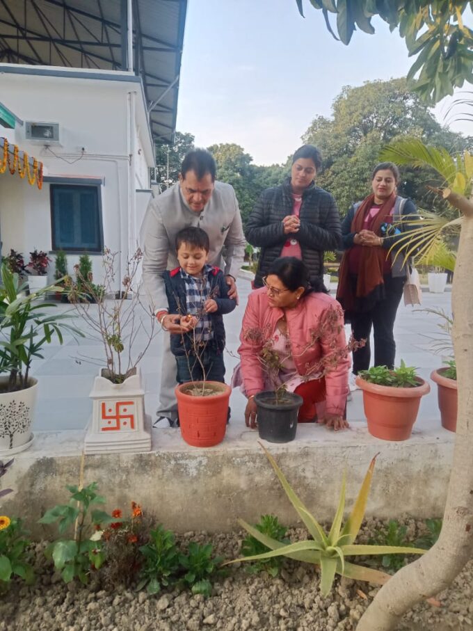 देहरादून : कैबिनेट मंत्री डॉ प्रेमचंद अग्रवाल ने तुलसी दिवस पर माता तुलसी की पूजा अर्चना की