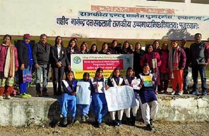 किसान दिवस के अवसर पर किसानों व विद्यार्थियों को प्राकृतिक खेती के प्रति जागरूक किया गया